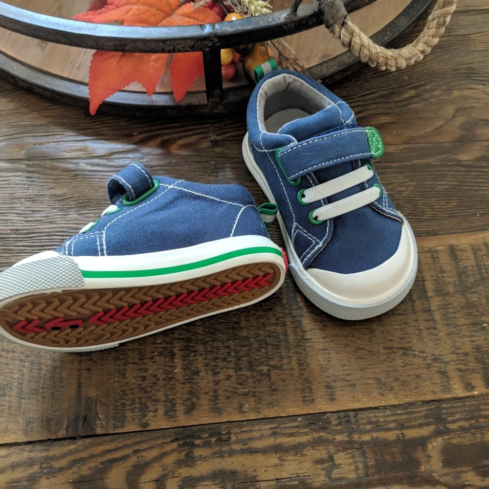New See Kai Run sneaker Toddler size 4